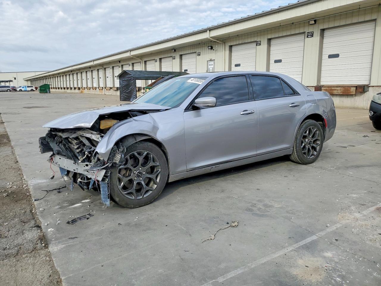 2017 Chrysler 300 S - zdjęcie główne