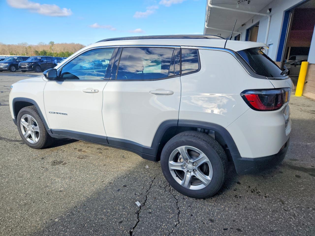 2023 Jeep Compass Latitude - zdjęcie 2