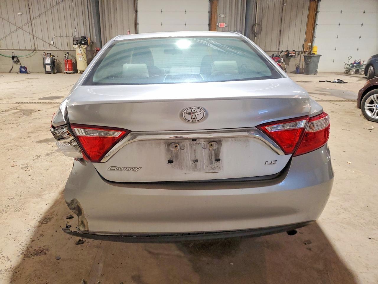 2017 Toyota Camry Le - zdjęcie 6