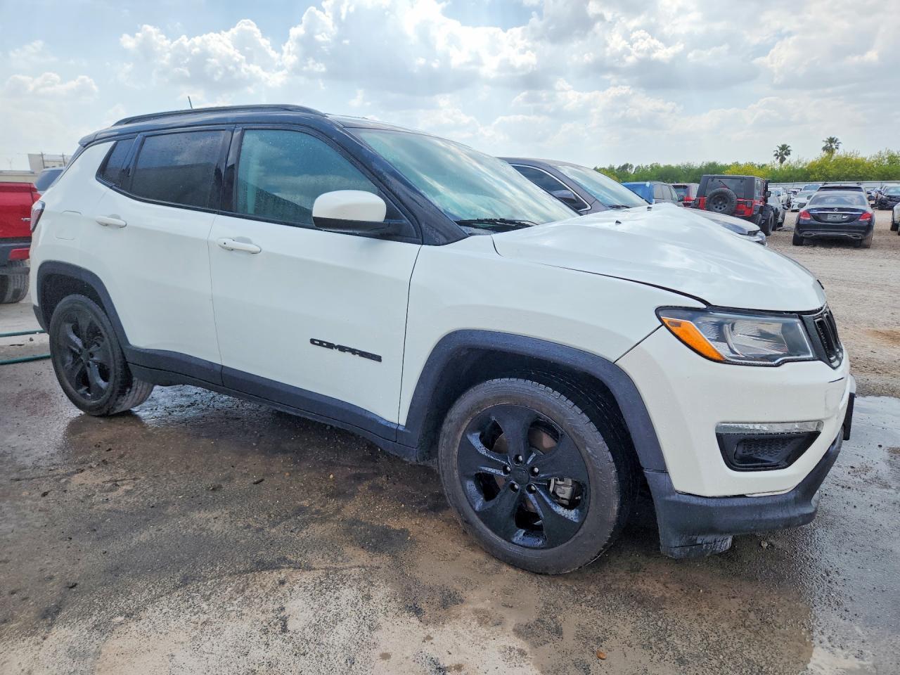 2021 Jeep Compass Latitude - zdjęcie 4