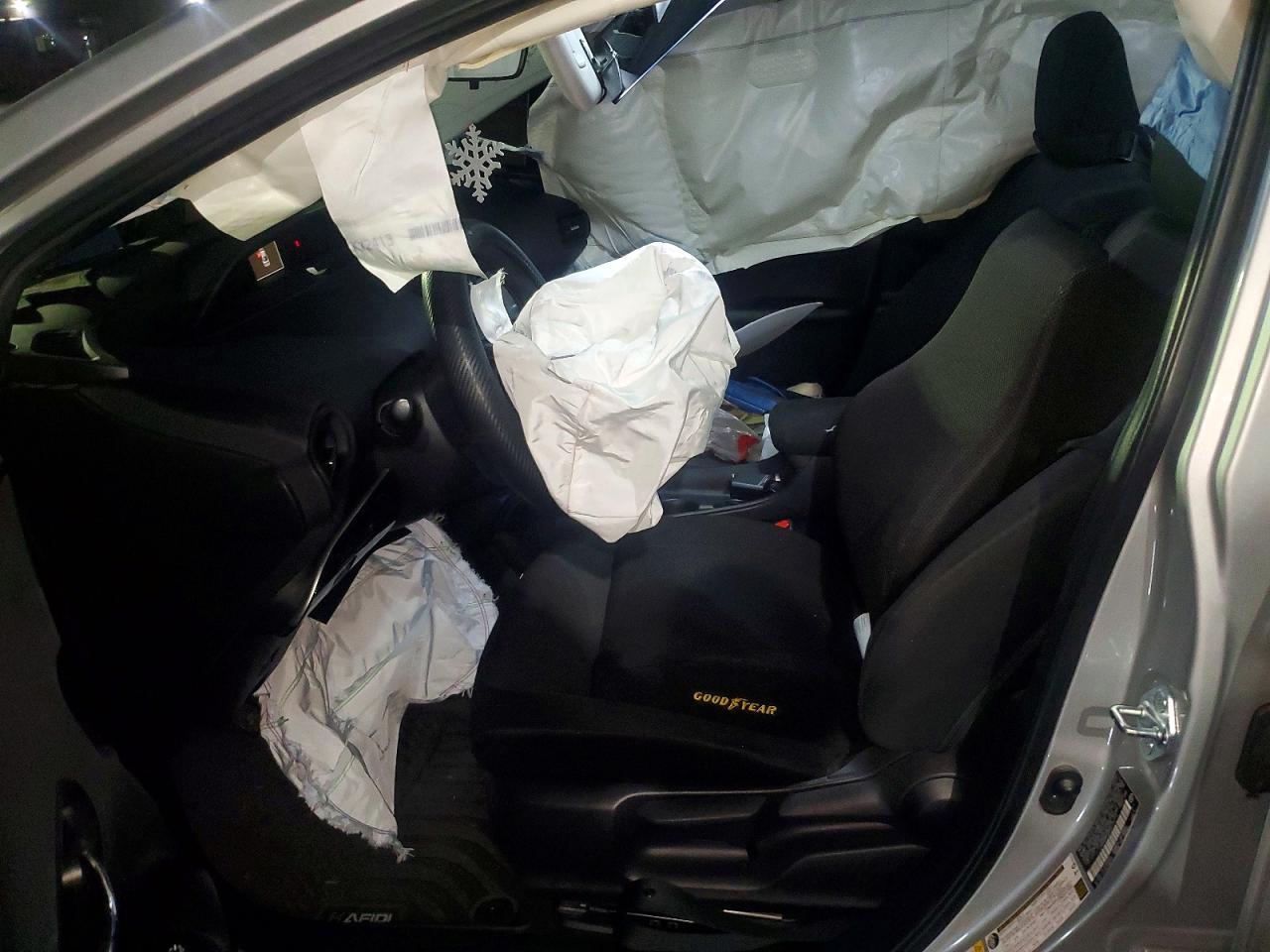 2021 Toyota Prius L Eco - zdjęcie 7