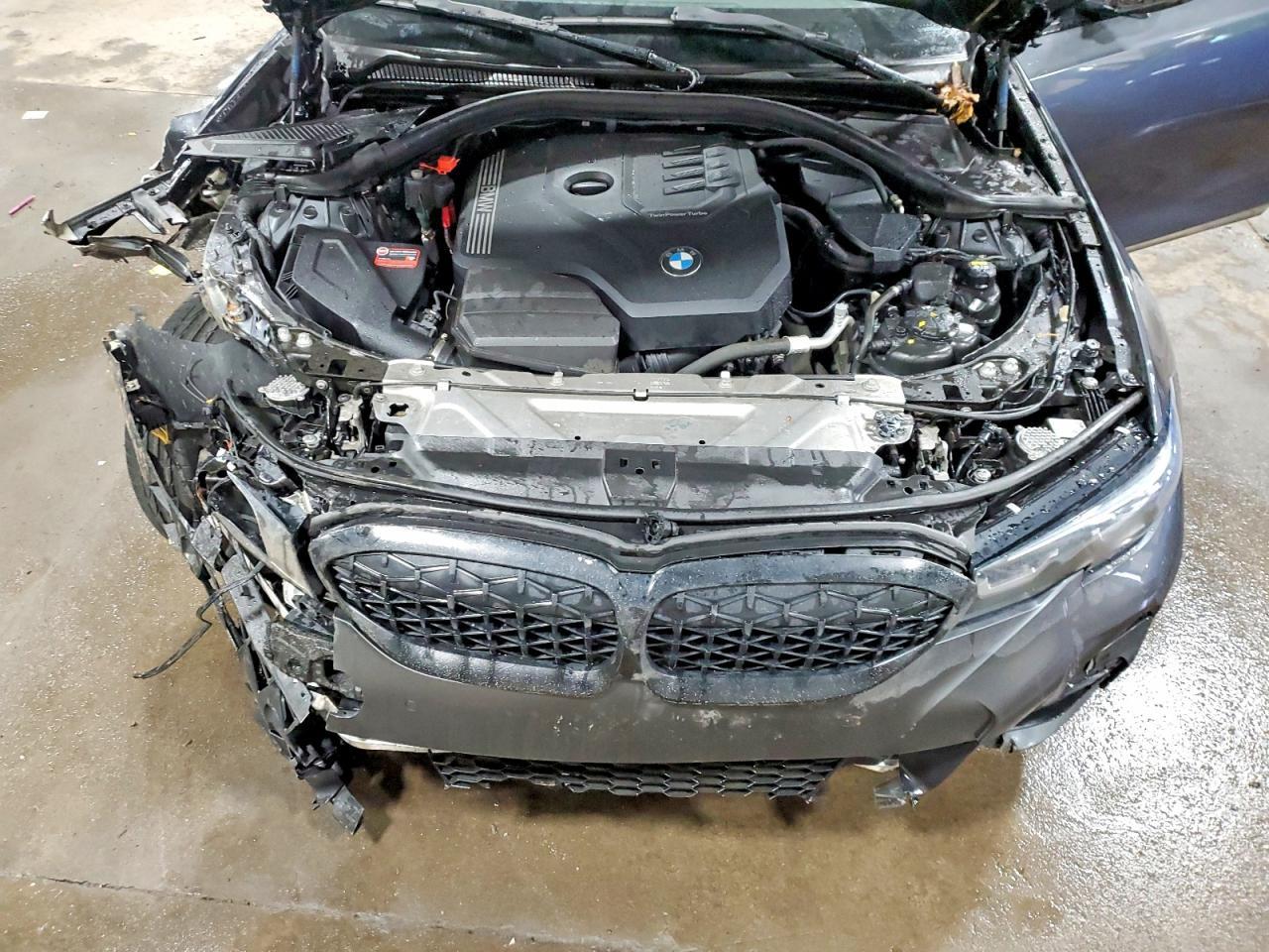2022 BMW Seria 3 330i - zdjęcie 11