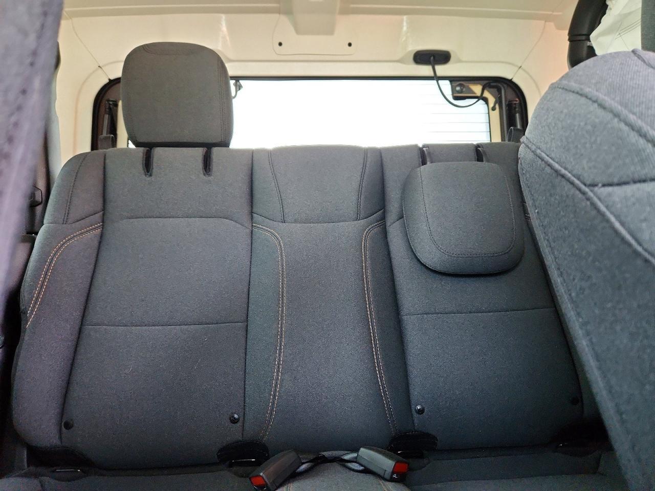 2025 Jeep Wrangler Sport - zdjęcie 10