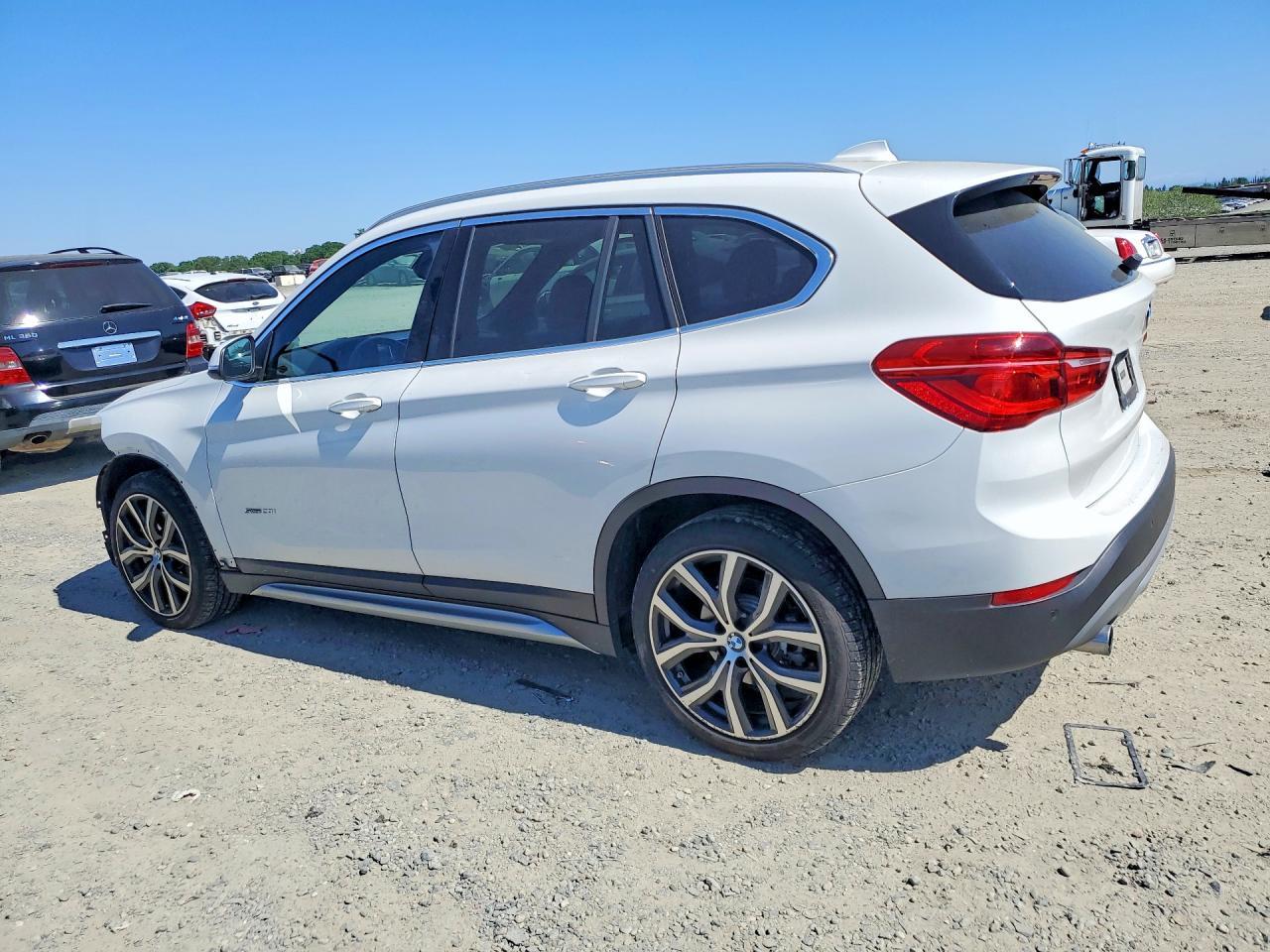 2017 BMW X1 Sdrive28I - zdjęcie 2