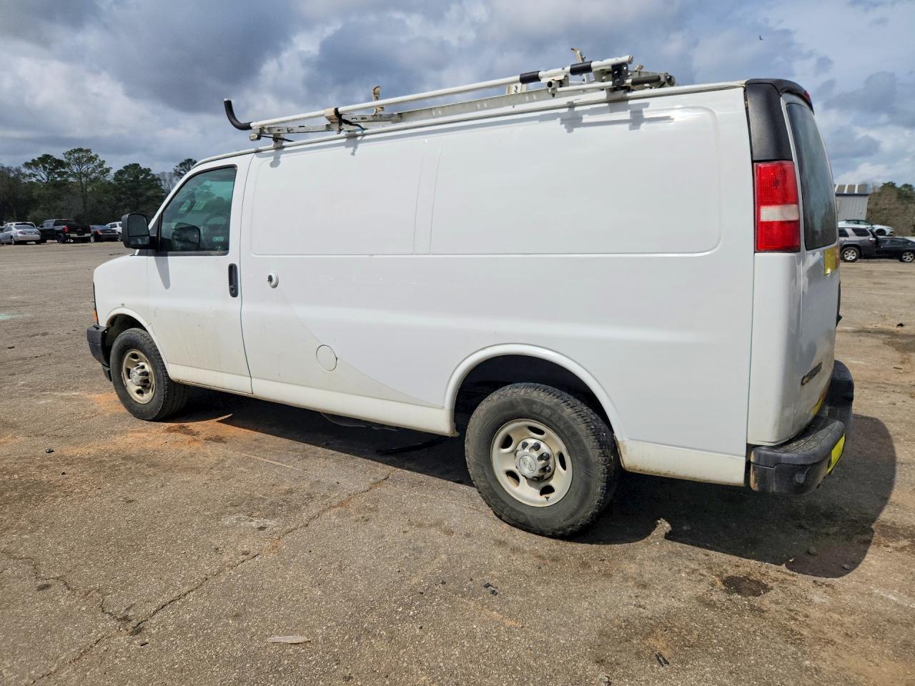 2017 Chevrolet Express G2500 - zdjęcie 2