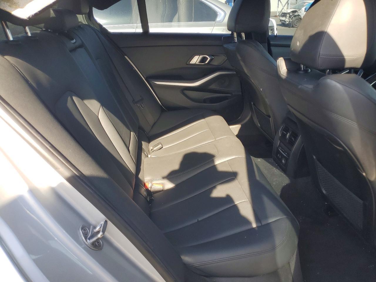 2019 BMW 330I - zdjęcie 10