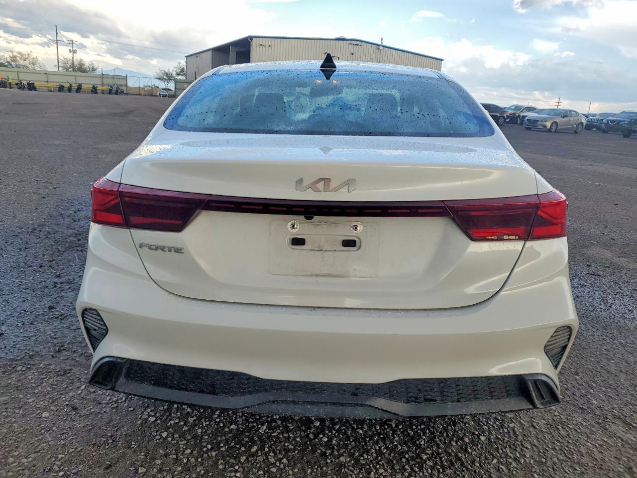 2023 Kia Forte Lxs - zdjęcie 6