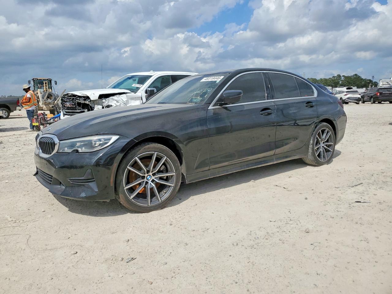 2020 BMW 330Xi - zdjęcie główne