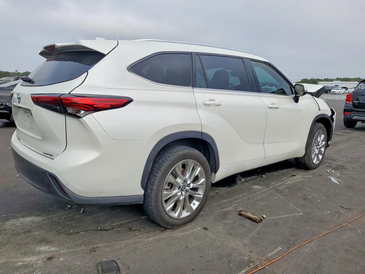 2021 Toyota Highlander Limited - zdjęcie 3