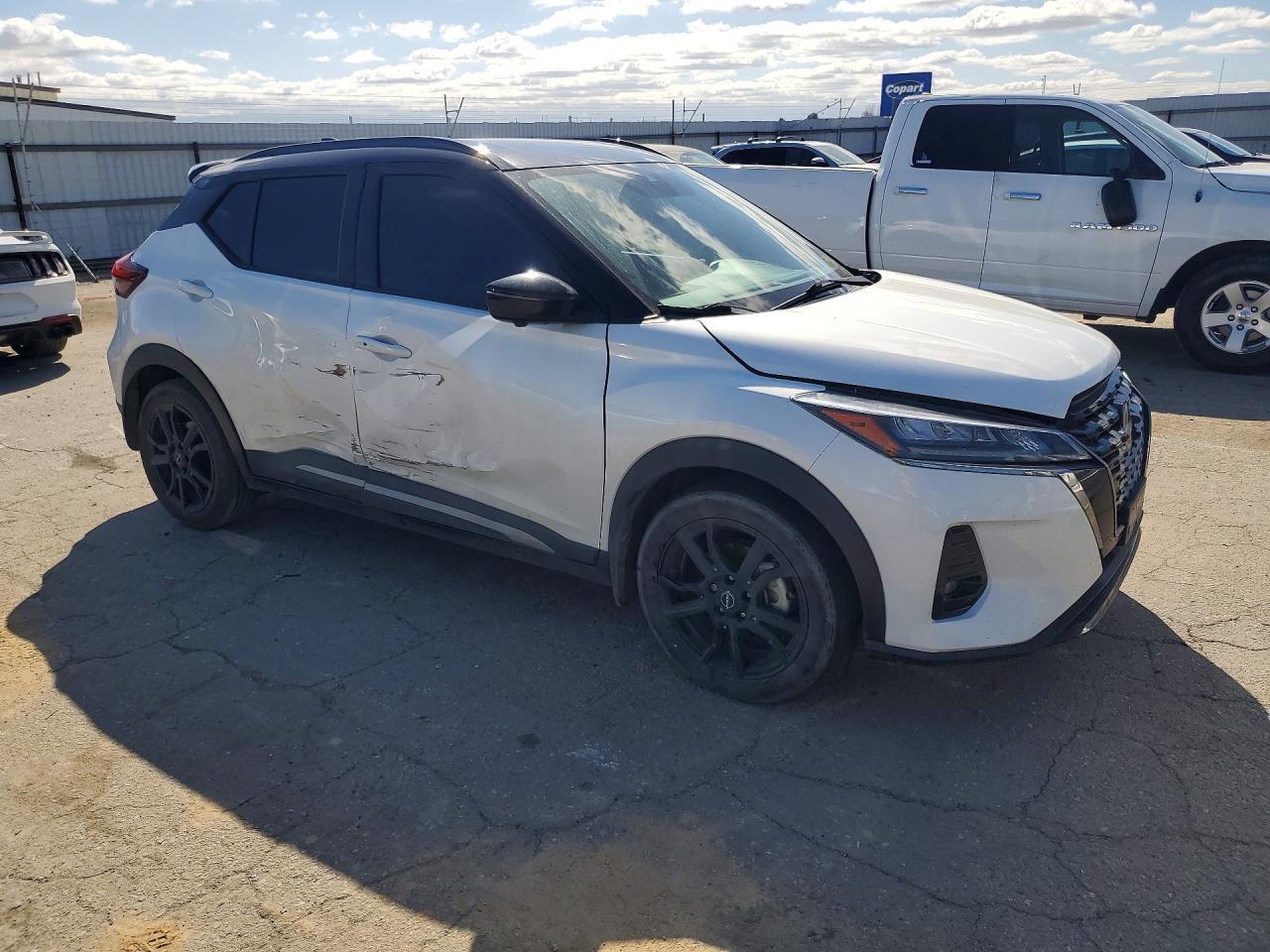 2023 Nissan Kicks Sr - zdjęcie 4