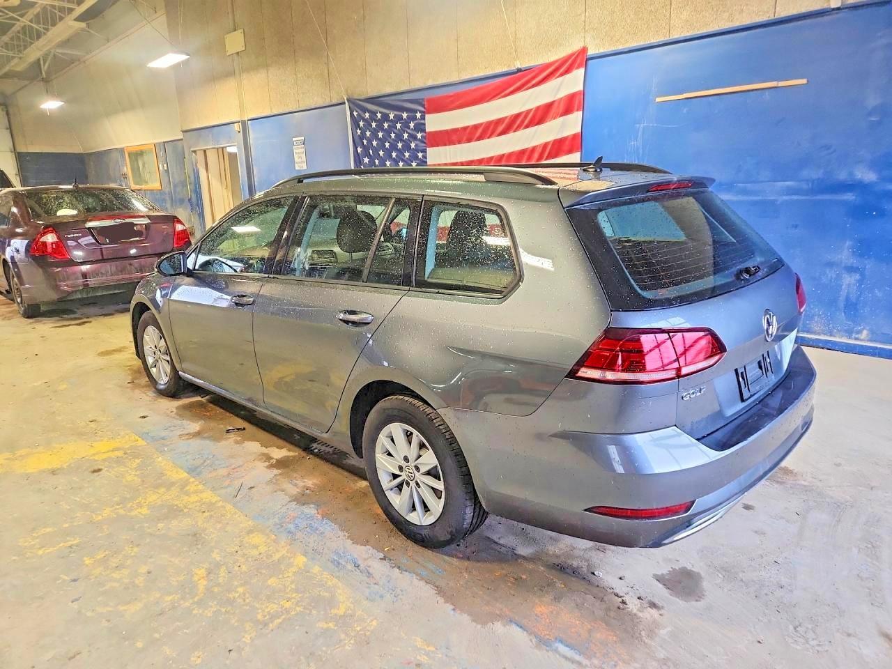 2019 Volkswagen Golf Sportwagen S - zdjęcie 2