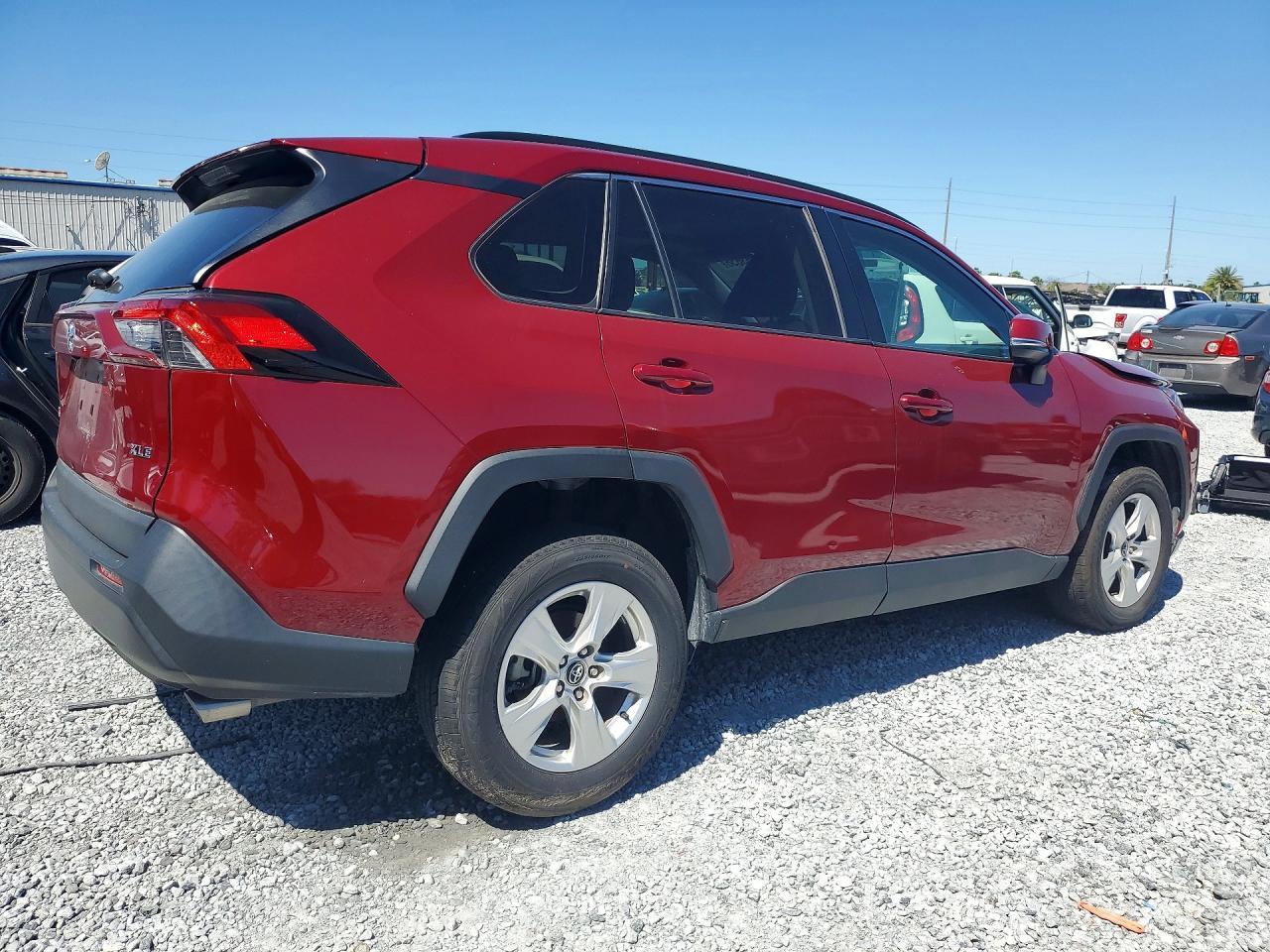 2020 Toyota Rav4 Xle - zdjęcie 3