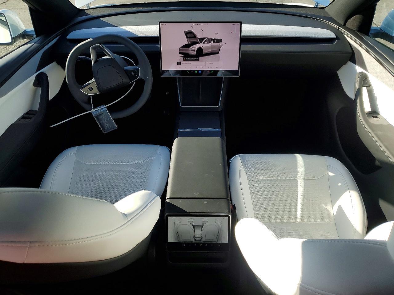 2026 Tesla Model Y - zdjęcie 8