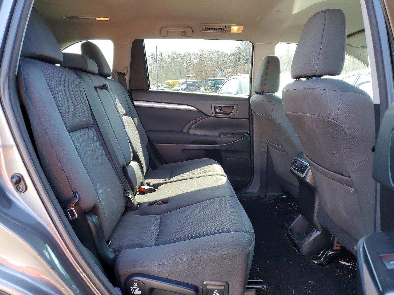 2017 Toyota Highlander Le - zdjęcie 11