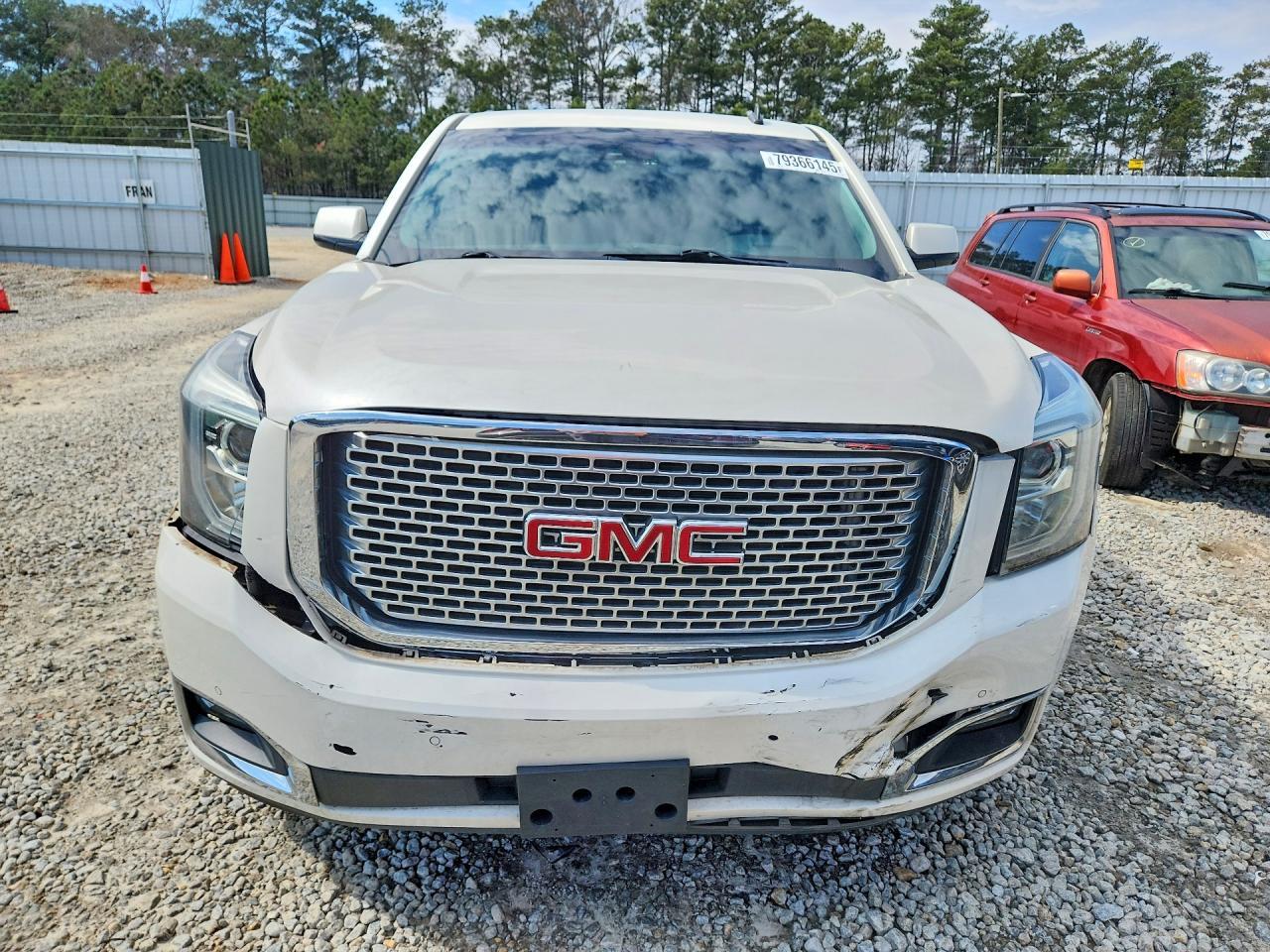 2015 GMC Yukon Denali - zdjęcie 5