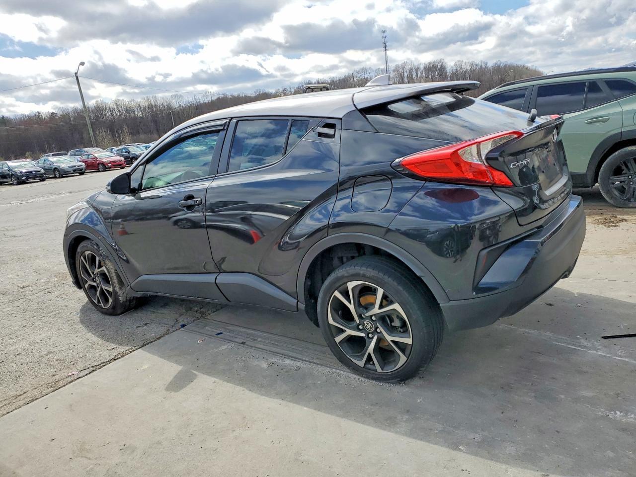 2020 Toyota C-Hr Xle - zdjęcie 2