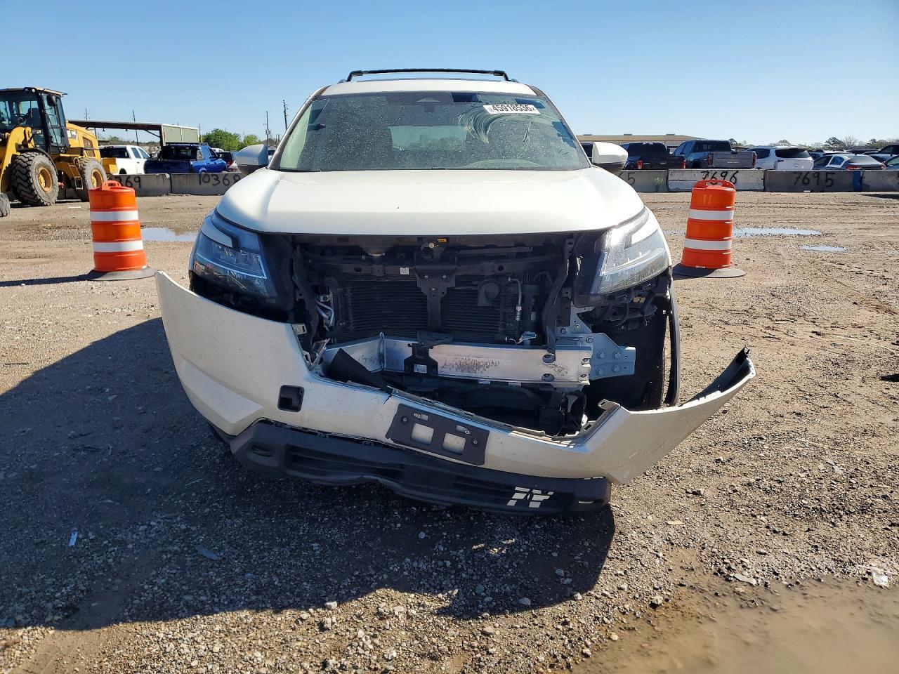 2022 Nissan Pathfinder Sv - zdjęcie 5