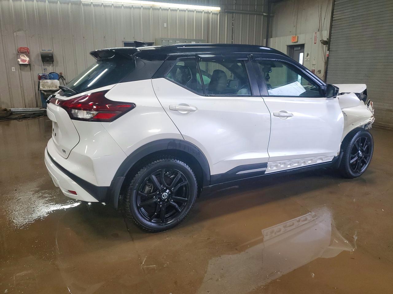 2021 Nissan Kicks Sr - zdjęcie 3