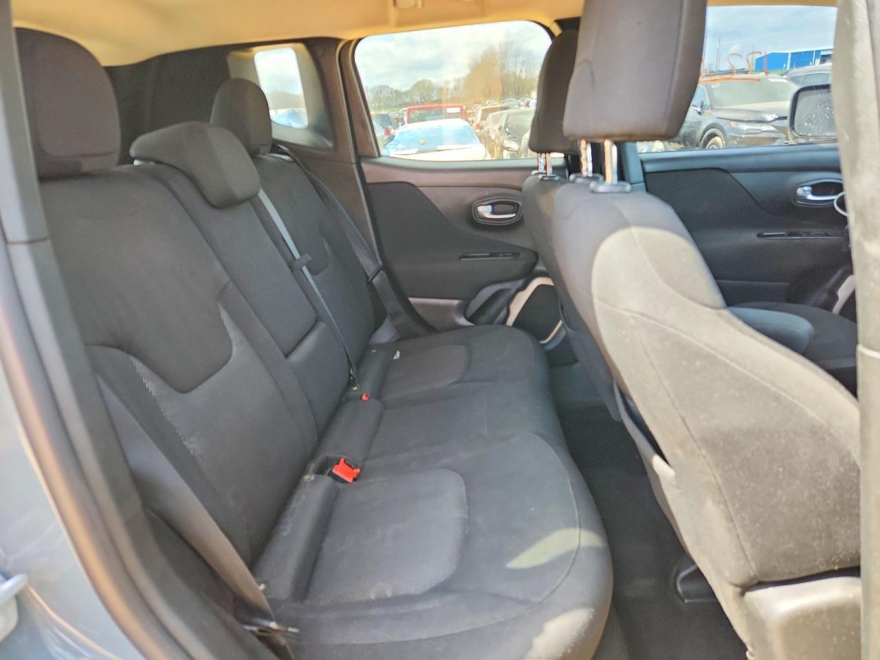 2017 Jeep Renegade Latitude - zdjęcie 11