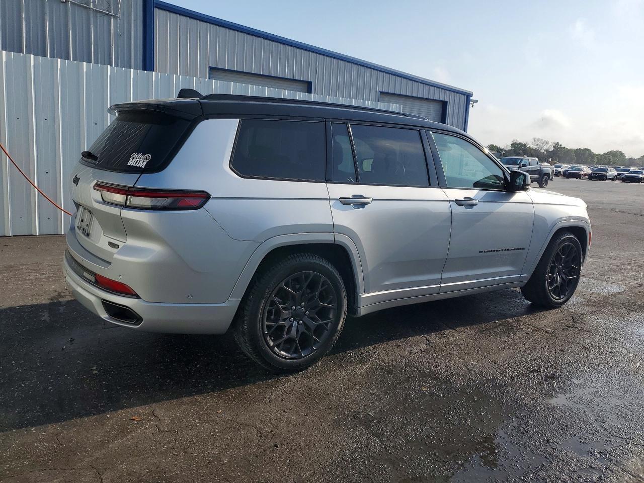 2023 Jeep Grand Cherokee L Summit - zdjęcie 3