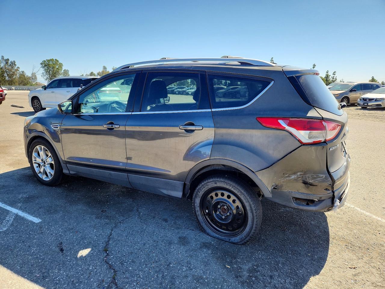 2016 Ford Escape Titanium - zdjęcie 2