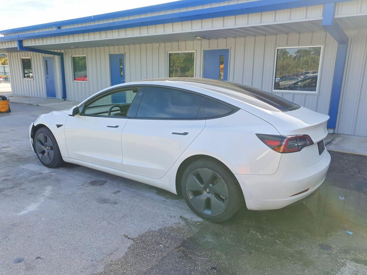 2022 Tesla Model 3 - zdjęcie 2