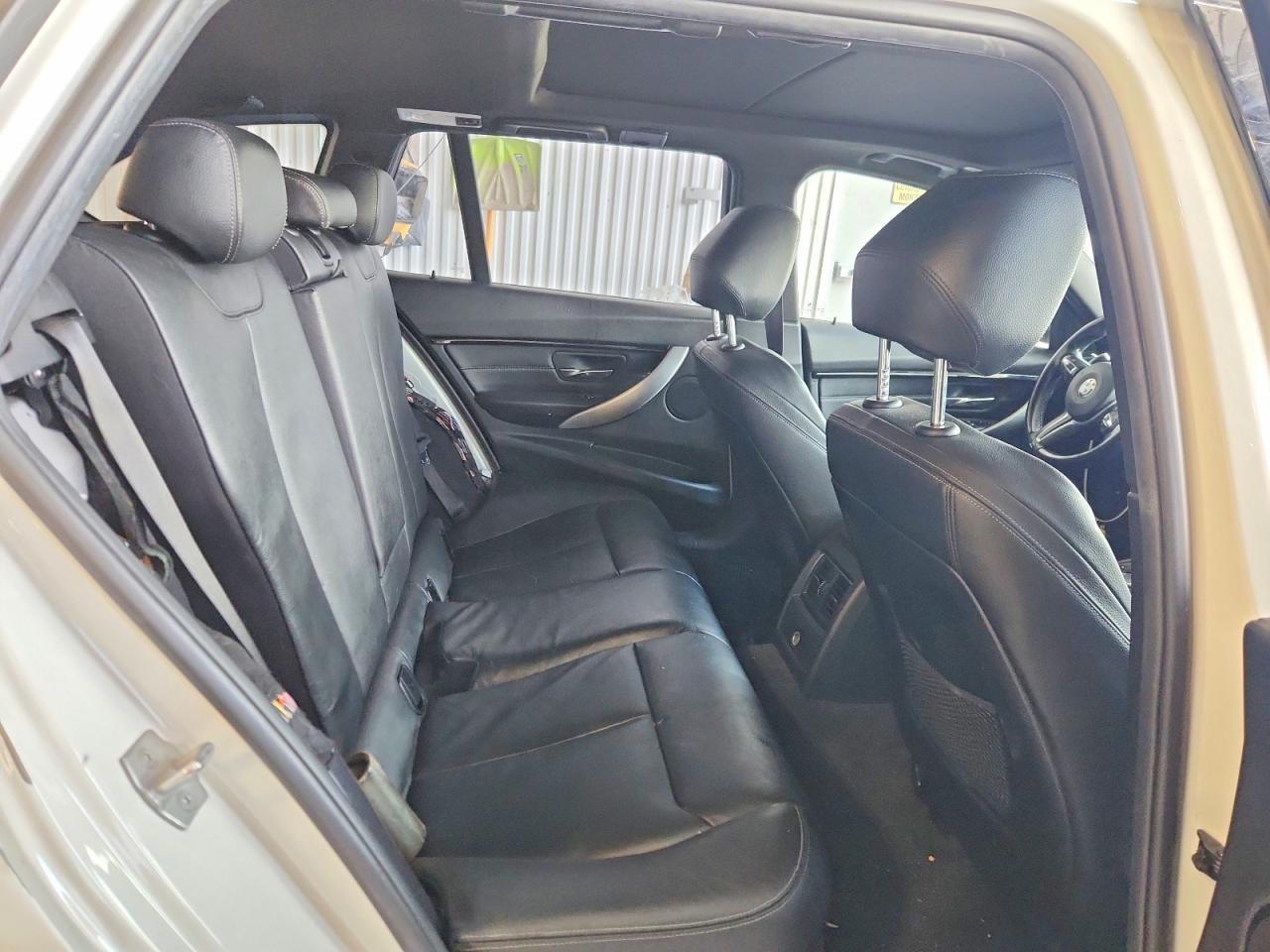 2017 BMW 330 Xi - zdjęcie 10