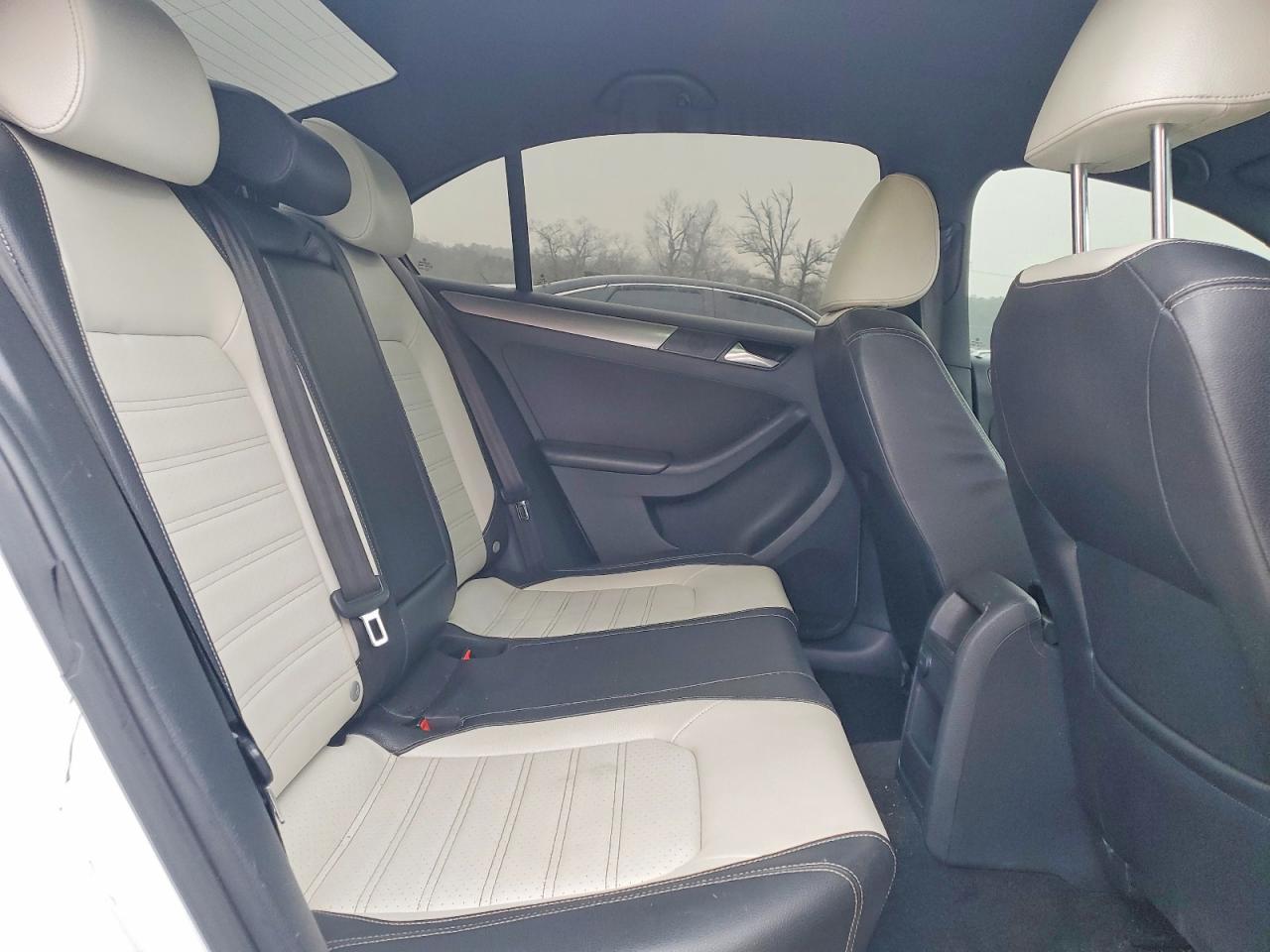 2016 Volkswagen Jetta 1.8T Sport - zdjęcie 10