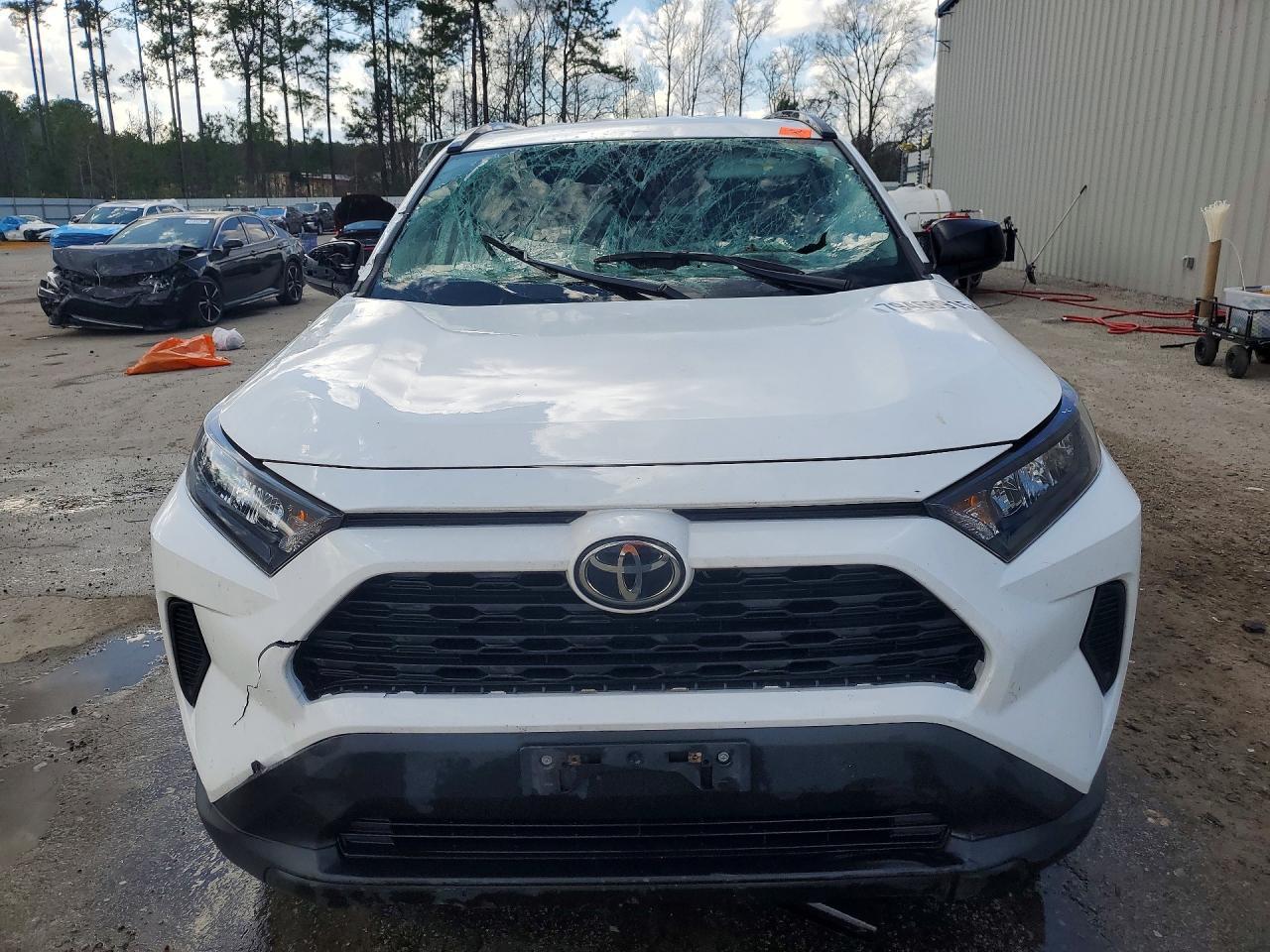 2021 Toyota Rav4 Le - zdjęcie 5
