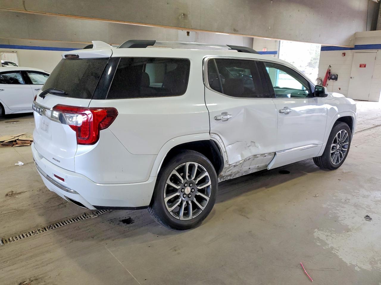 2021 GMC Acadia Denali - zdjęcie 3