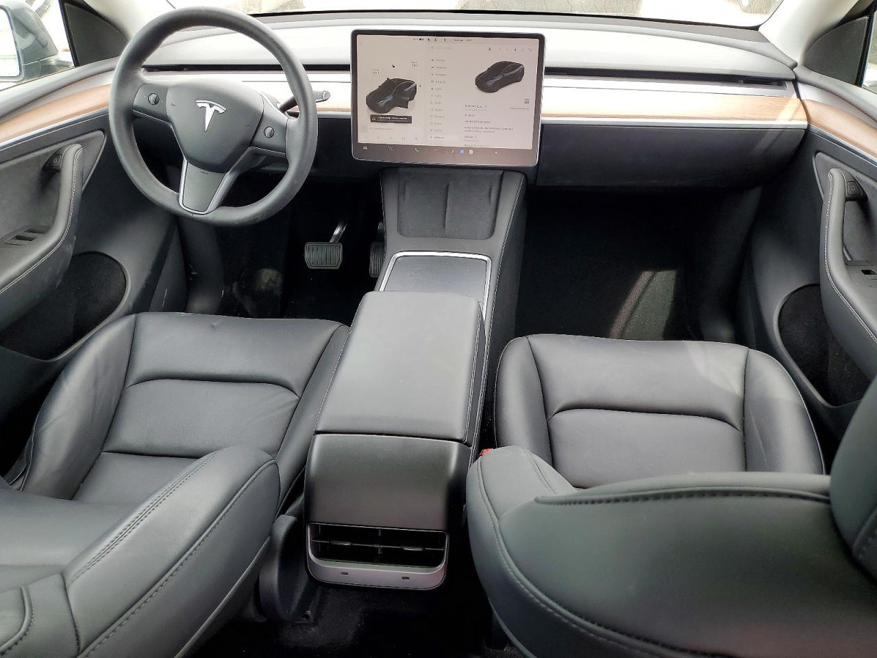 2024 Tesla Model Y - zdjęcie 8