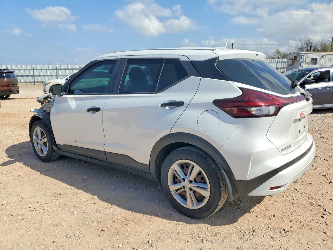 2021 Nissan Kicks S - zdjęcie 2