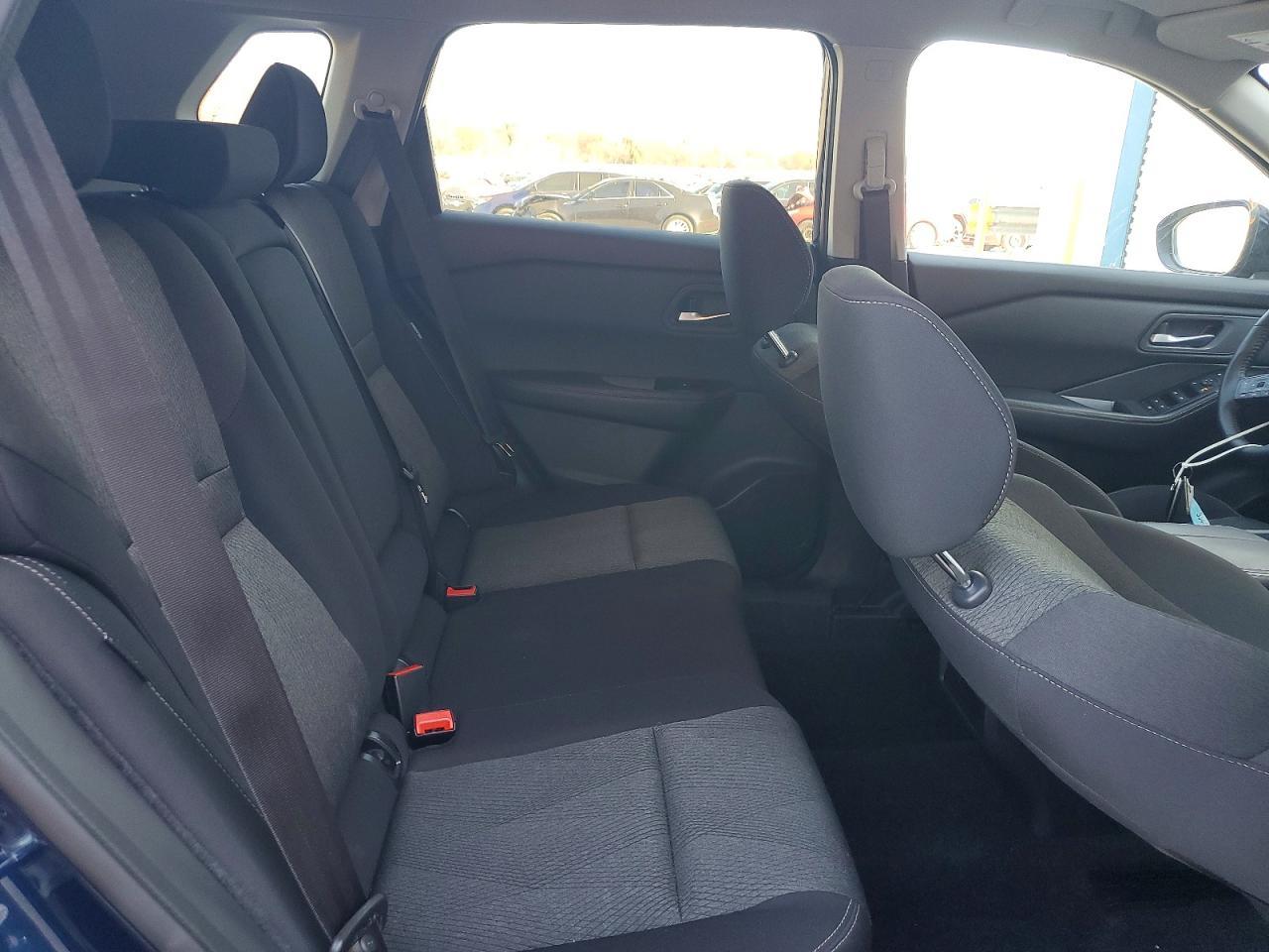 2025 Nissan Rogue Sv - zdjęcie 11