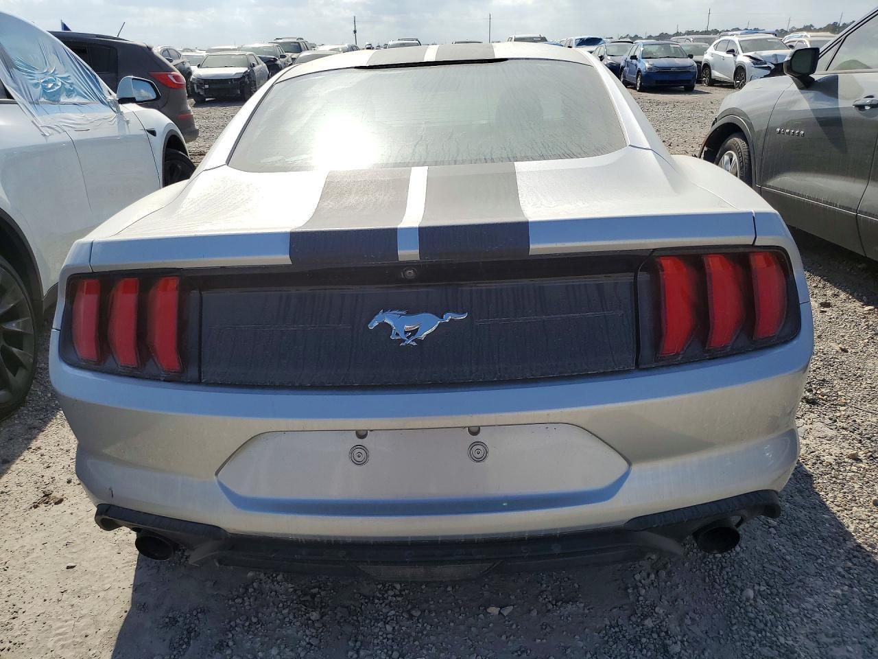 2018 Ford Mustang - zdjęcie 6