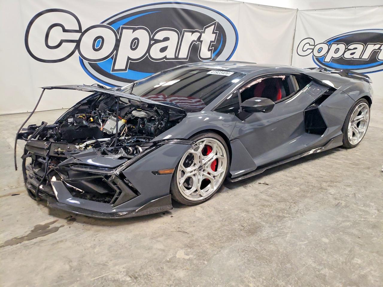 2024 Lamborghini Revuelto