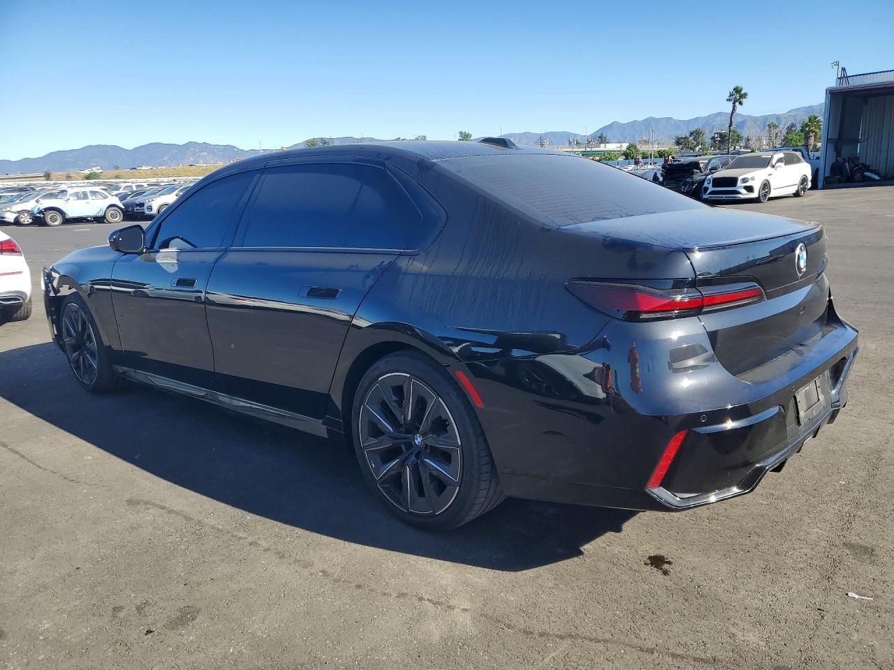 2025 BMW 740 I - zdjęcie 2