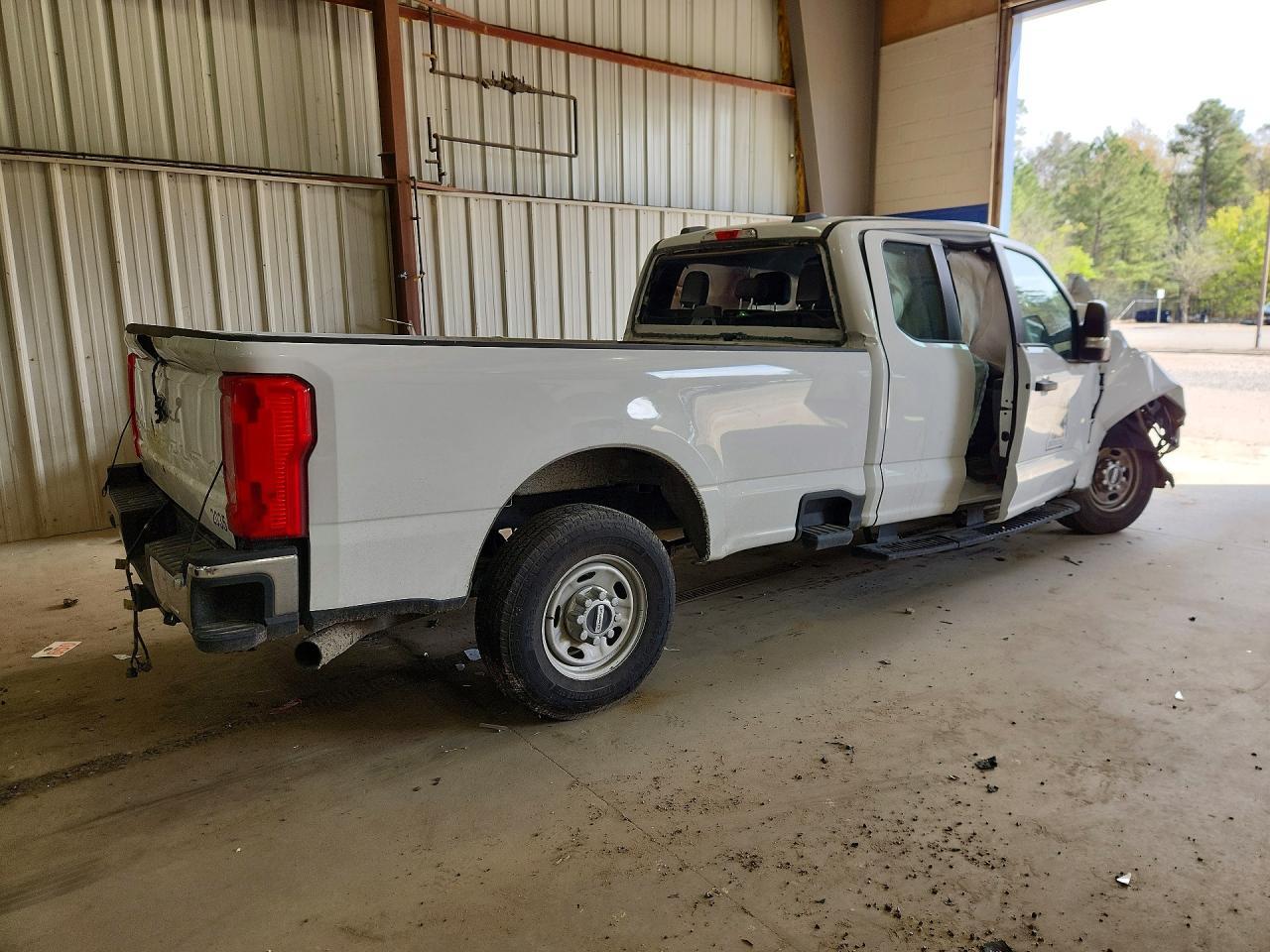 2023 Ford F250 Super Duty - zdjęcie 9