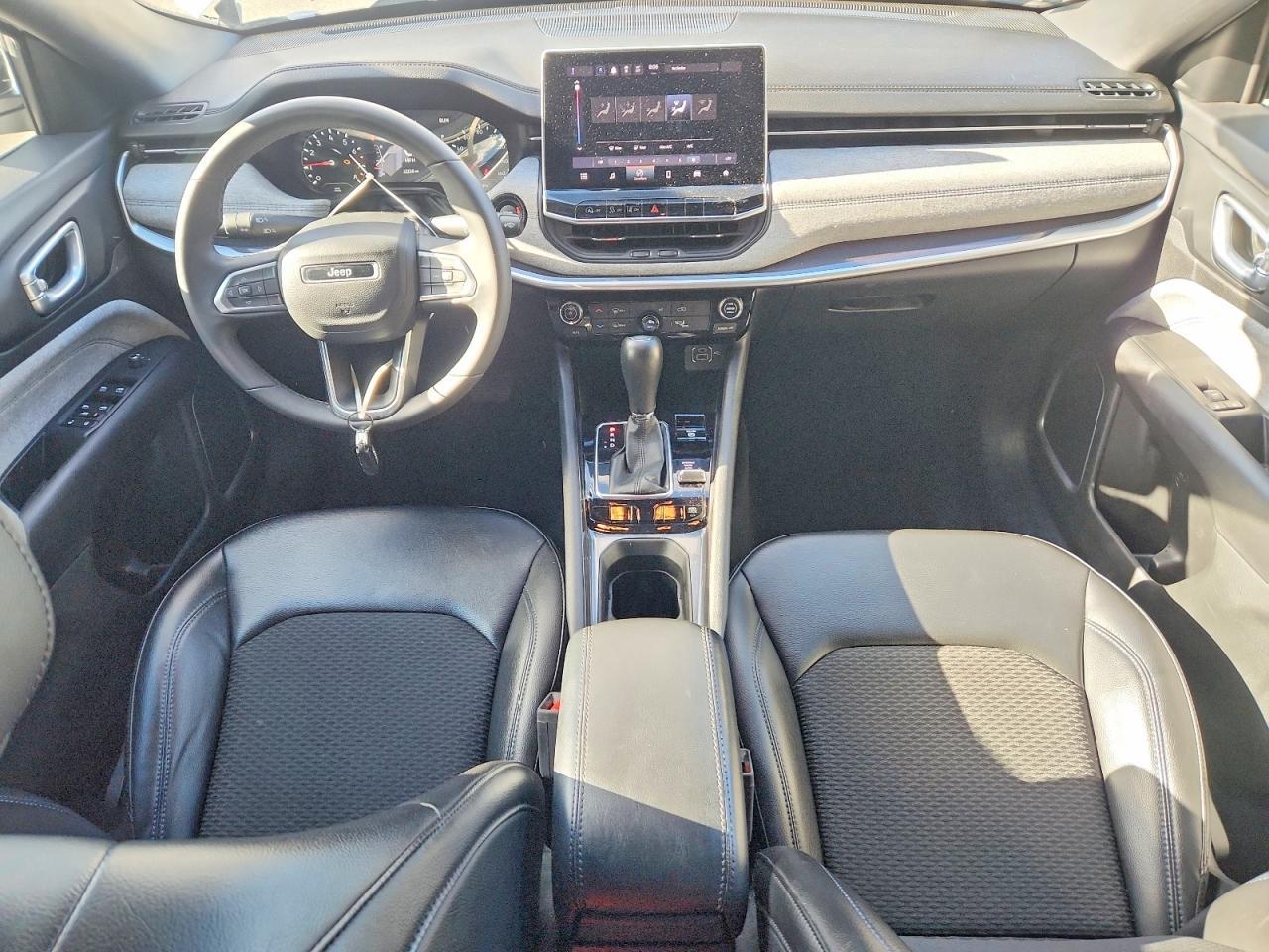 2023 Jeep Compass Latitude - zdjęcie 8