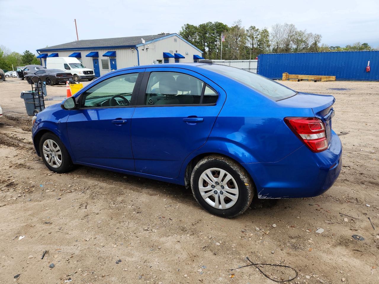 2019 Chevrolet Sonic Ls - zdjęcie 2