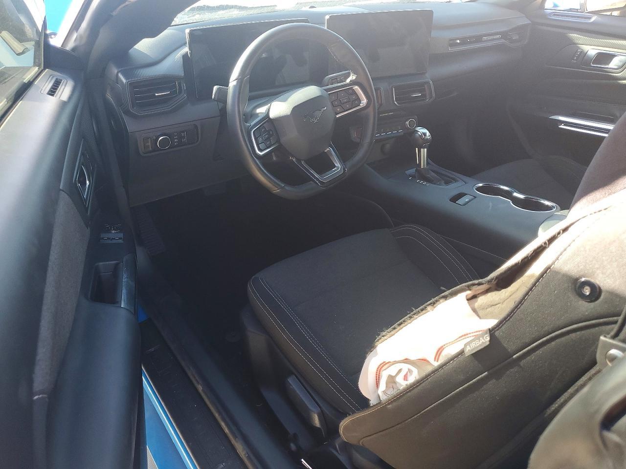2025 Ford Mustang - zdjęcie 8