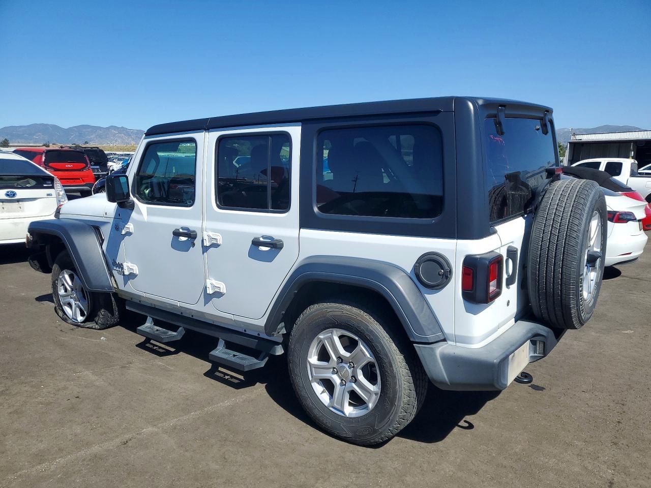 2020 Jeep Wrangler Unlimited Sport - zdjęcie 2