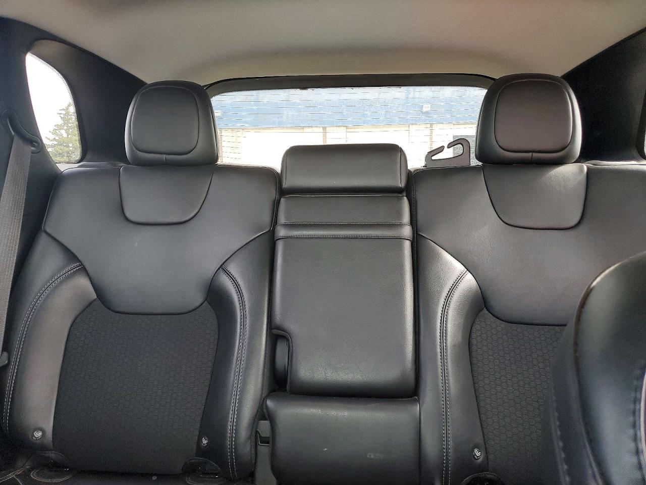 2019 Jeep Cherokee Latitude Plus - zdjęcie 10
