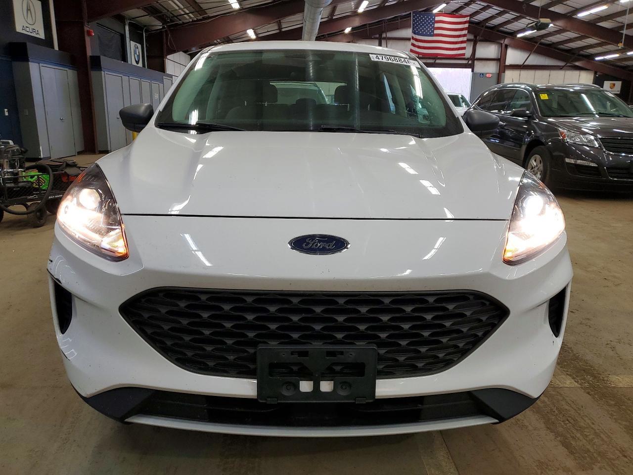 2021 Ford Escape S - zdjęcie 5