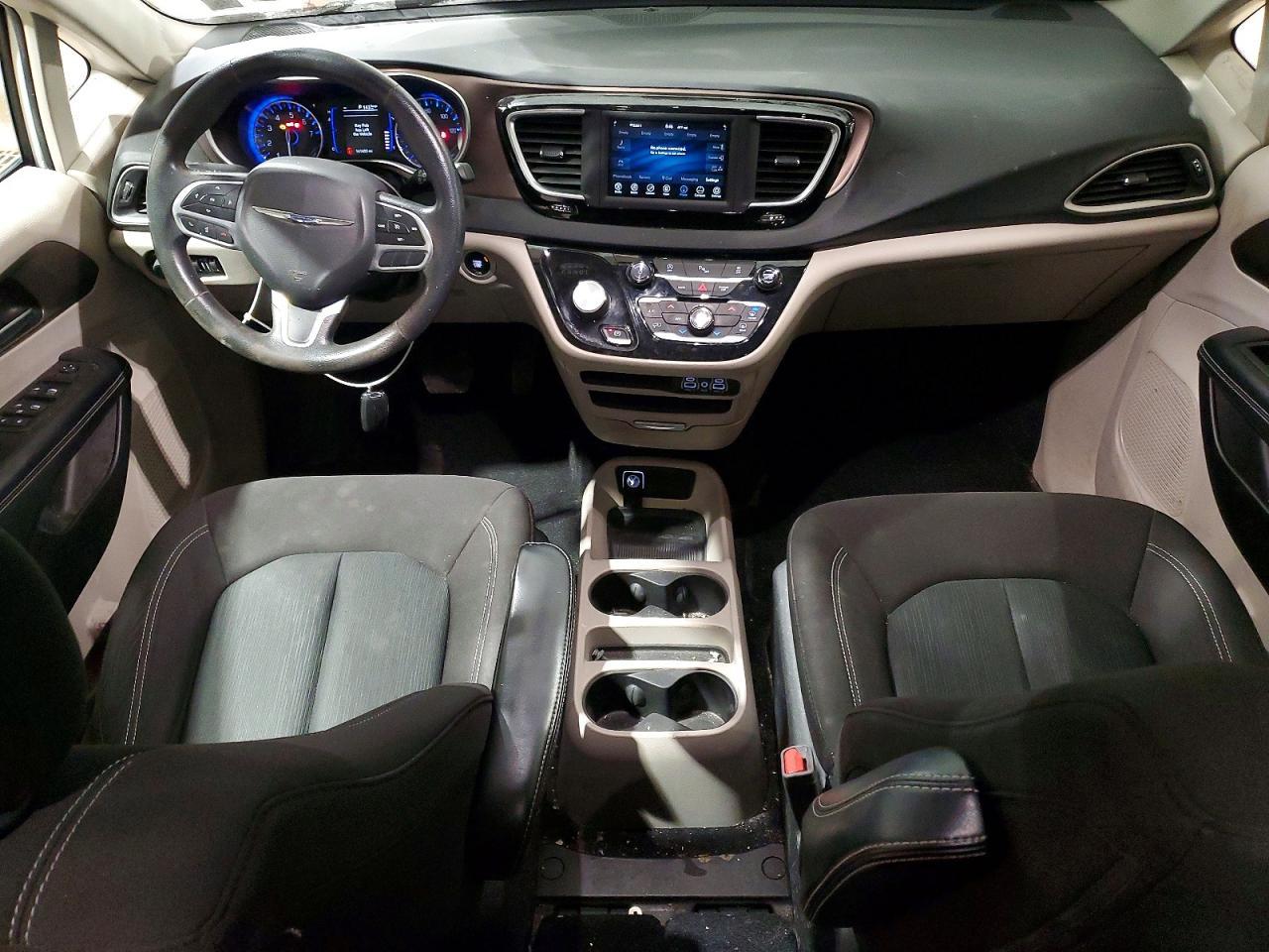 2021 Chrysler Voyager Lx - zdjęcie 8