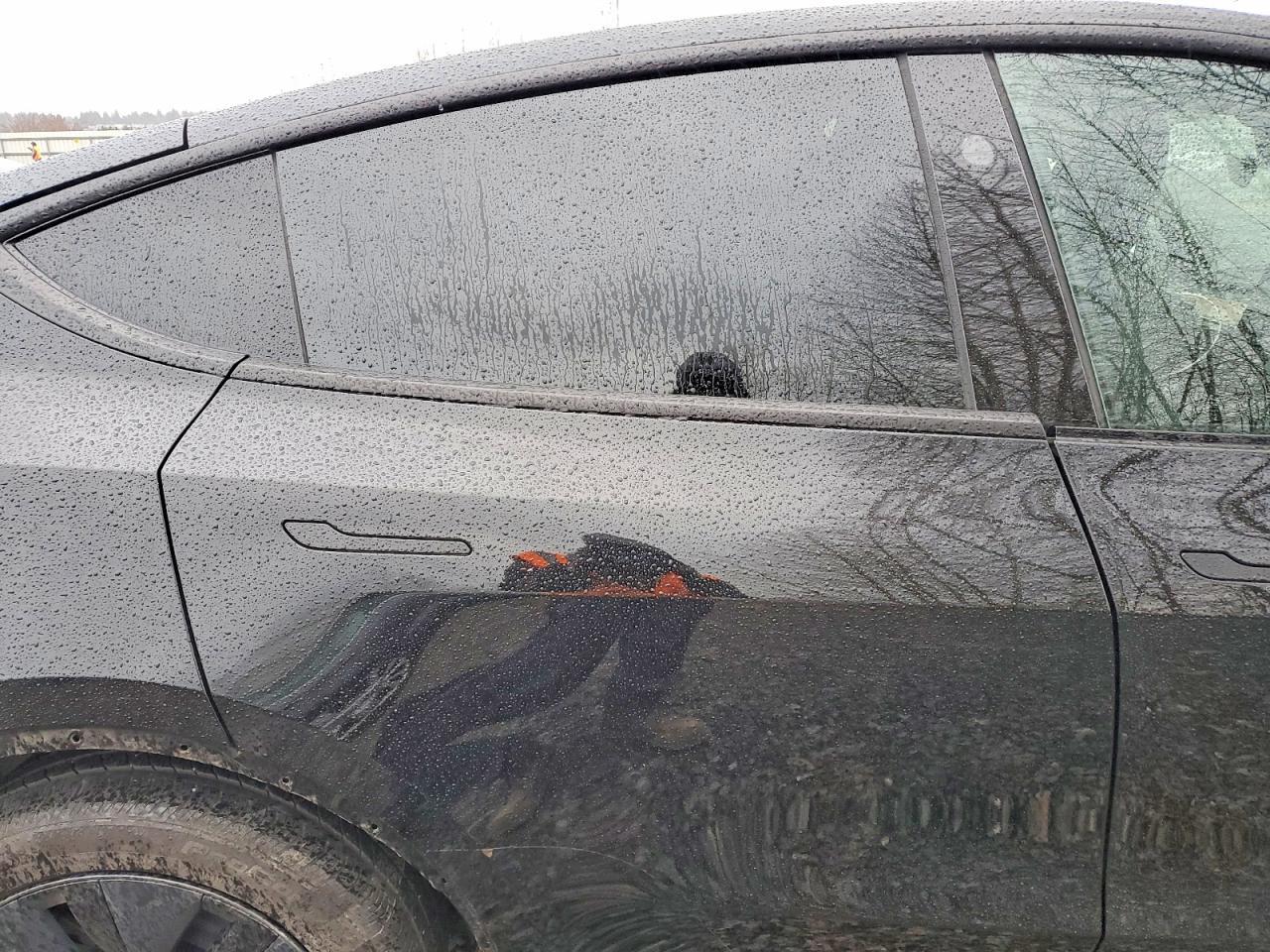 2025 Tesla Model Y - zdjęcie 11