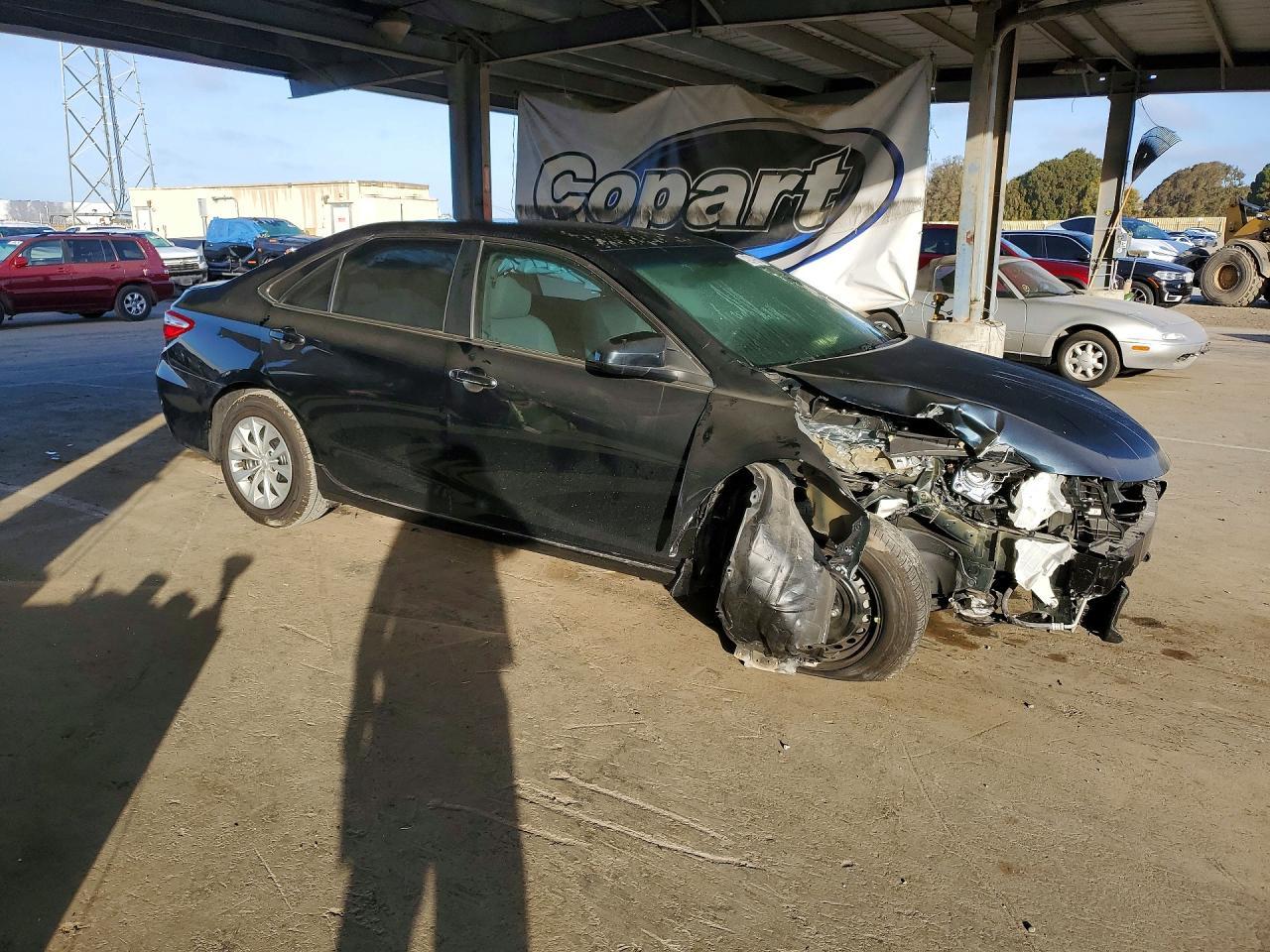 2016 Toyota Camry Le - zdjęcie 4