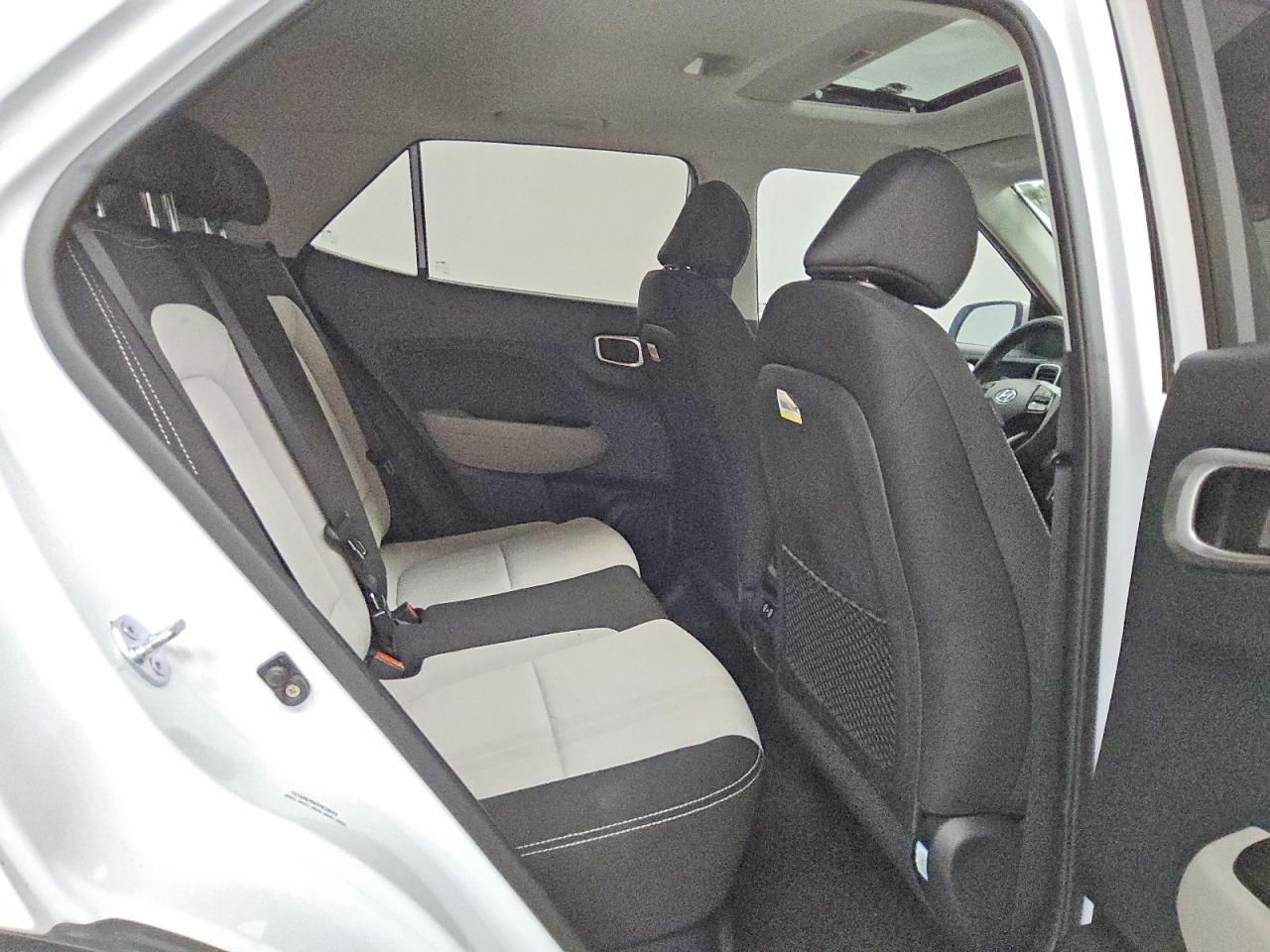 2025 Hyundai Venue Sel - zdjęcie 11