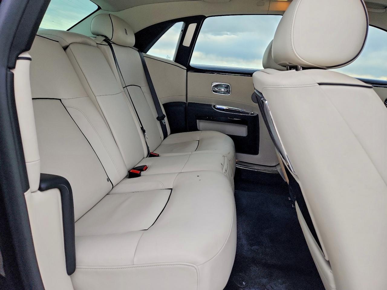 2014 Rolls-Royce Ghost - zdjęcie 11