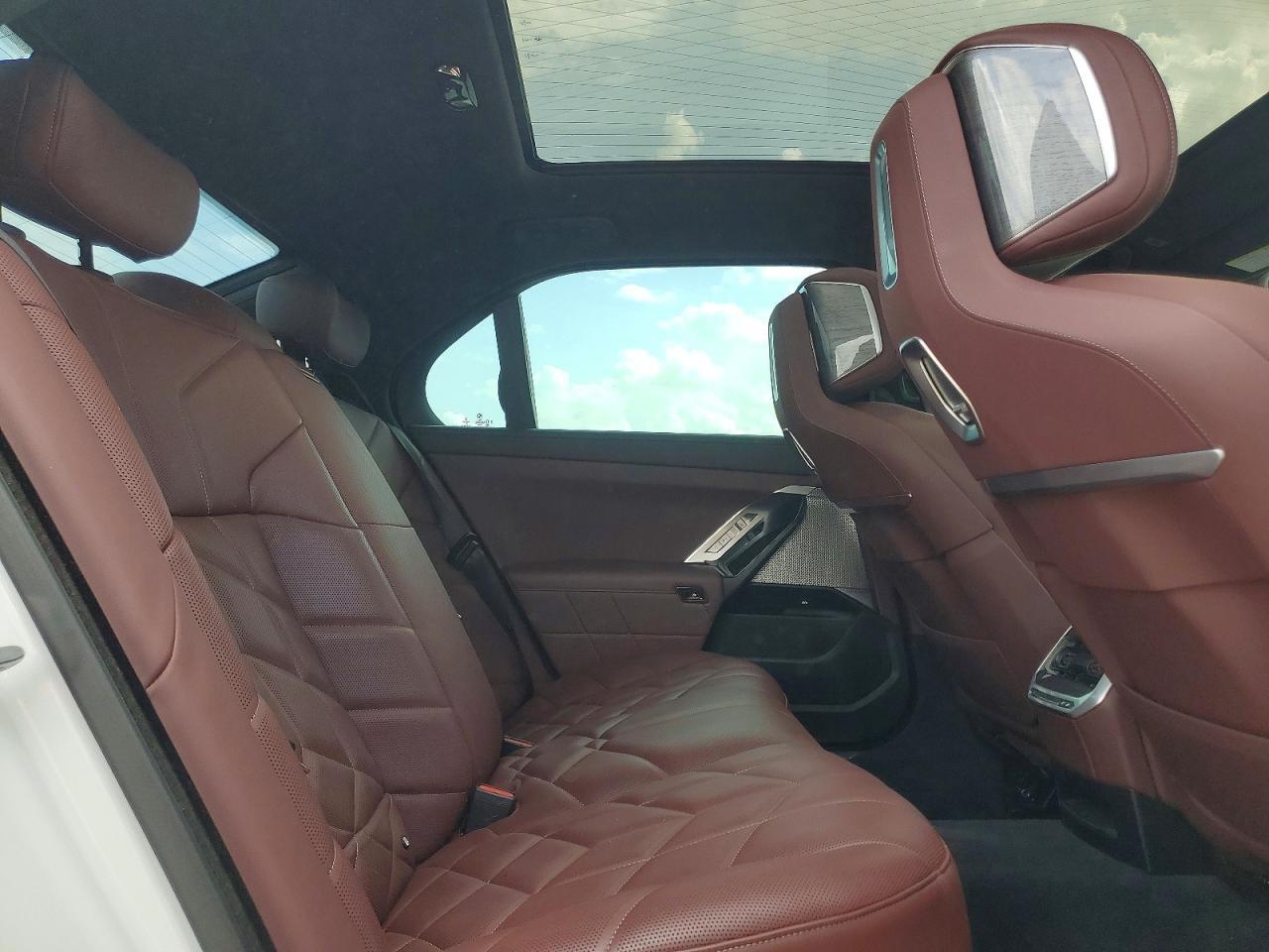 2023 BMW 760 Xi - zdjęcie 11