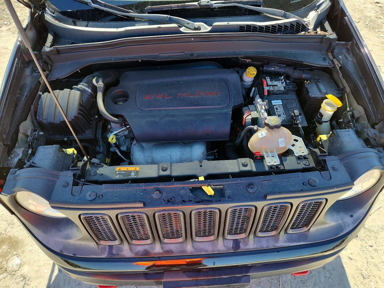 2016 Jeep Renegade Trailhawk - zdjęcie 12